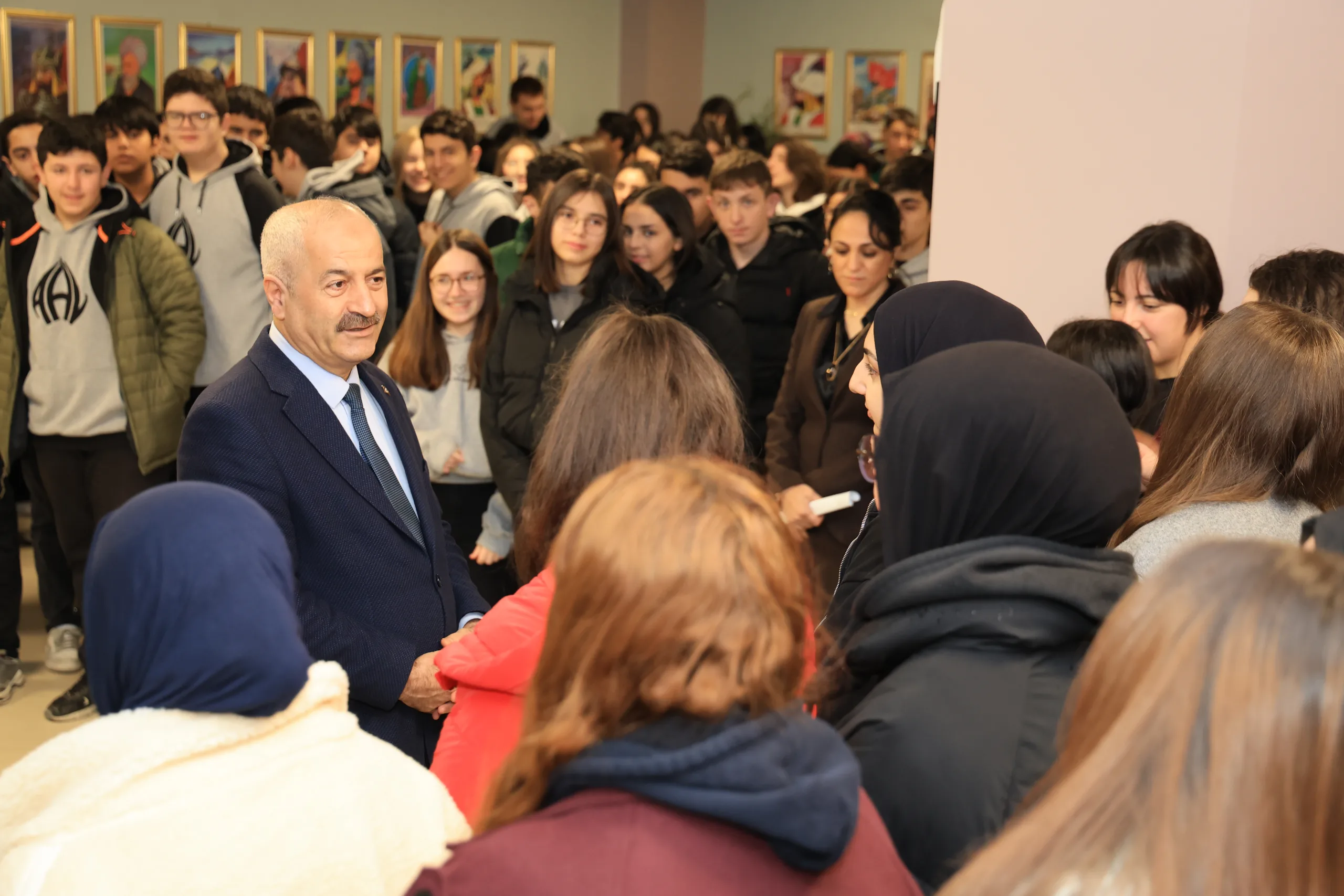 Üniversiteyi kazanan gençlere müjde! Gebze Belediyesinden dev destek
