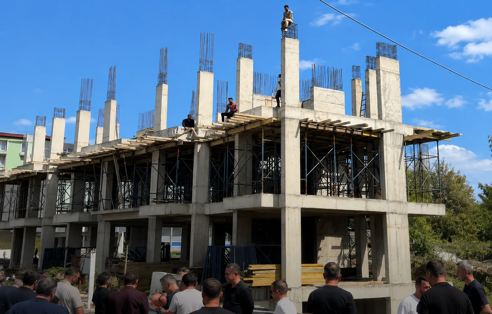Dilovası’nda işçilerin alacak isyanı! Bir işçi intihara kalkıştı