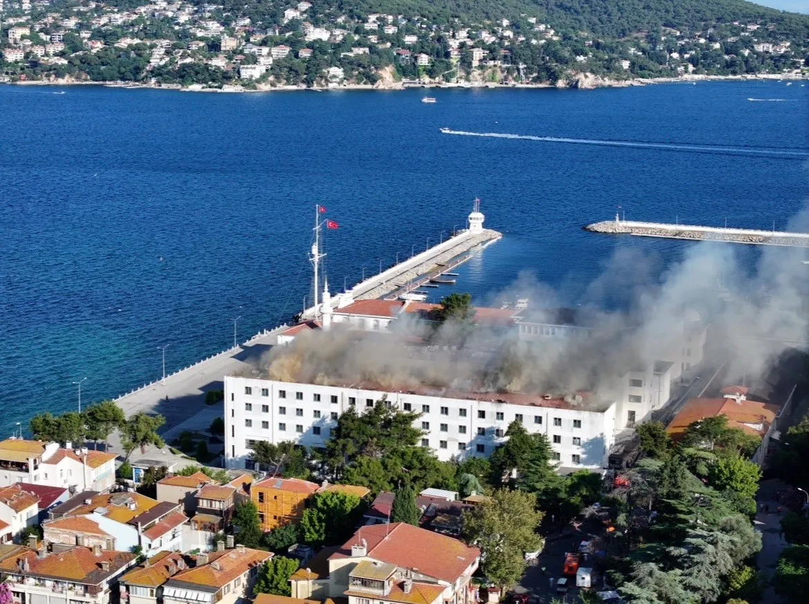 Deniz Harp Okulu'nda yangın: Müdahale sürüyor