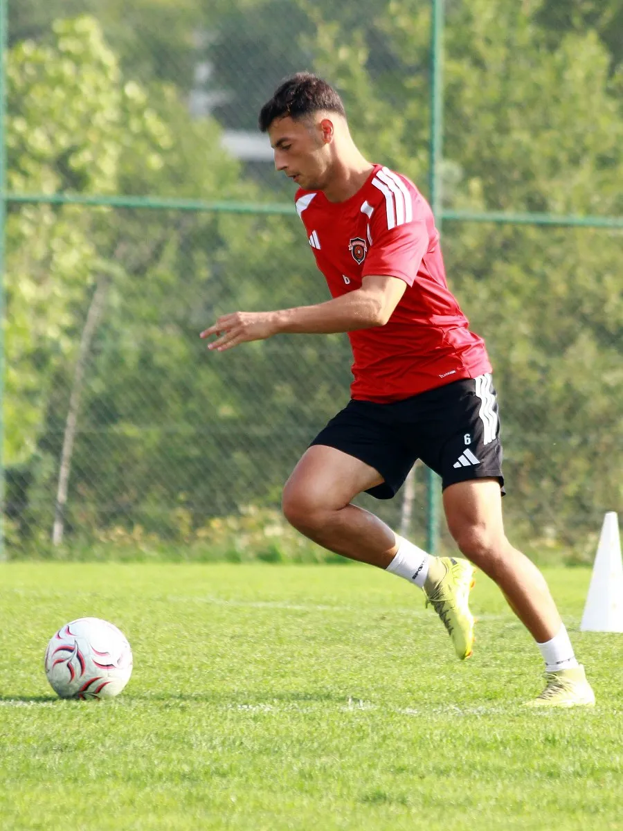 Gölcükspor tam sürat devam ediyor