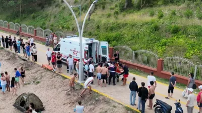 Kocaeli'nin Kandıra ilçesinde farklı sahillerde denize giren 2 kişi boğuldu,