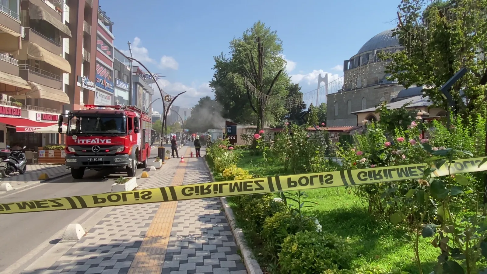 Kocaeli'de yangın: Şehrin göbeğinde panik dolu anlar