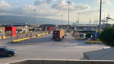 Kocaeli'nin Körfez ilçesinde meydana gelen iş kazasında yüksekten düşen liman