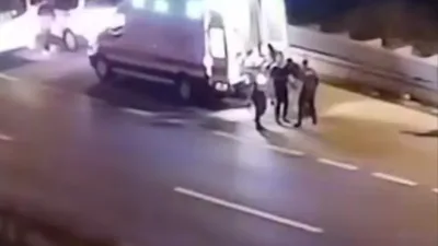 Kocaeli’nin Karamürsel ilçesinde D-130 karayolu üst geçidinin altında ağır yaralı