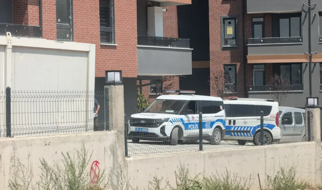 Bursa'nın İnegöl ilçesinde yapımı devam eden site inşaatında görev yapan
