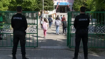 Ders zili öncesinde okullarda huzur ve emniyetin sağlanması amacıyla devasa