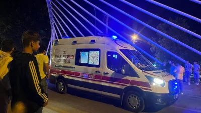 Sakarya'nın Hendek ilçesinde yolun karşı tarafına geçmek isterken otomobilin çarptığı