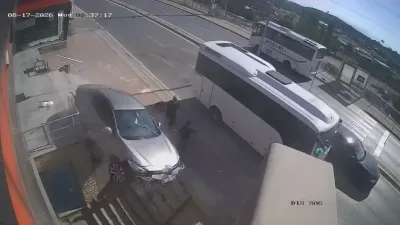 Kocaeli'de kontrolden çıkan otomobil, korkulukları parçalayarak merdiven boşluğuna uçtu. O