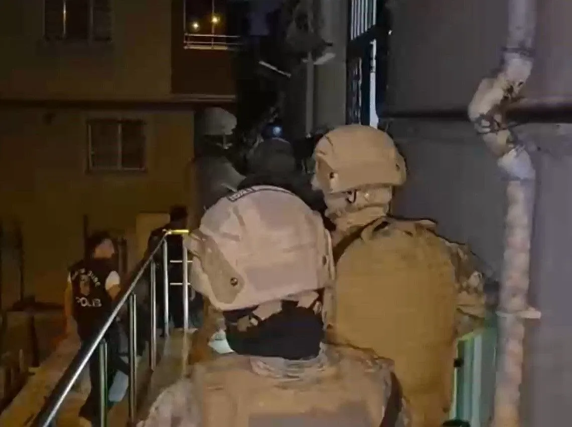 Kocaeli dahil 4 ilde silahlı tribün çetelerine operasyon: 28 gözaltı