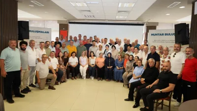 Darıca'daki gençlik kampında bir araya gelen muhtarlar, drama yöntemiyle gerçekleştirilen