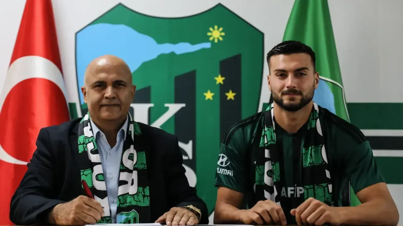 Kocaelispor'dan geleceğe yatırım: Genç golcü Arda Özyar profesyonel oldu