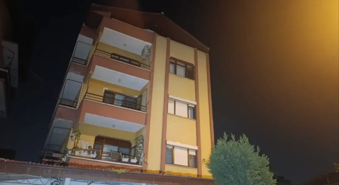 Kocaeli'de sesler sonrası vatandaş sokağa döküldü, bina tahliye edildi