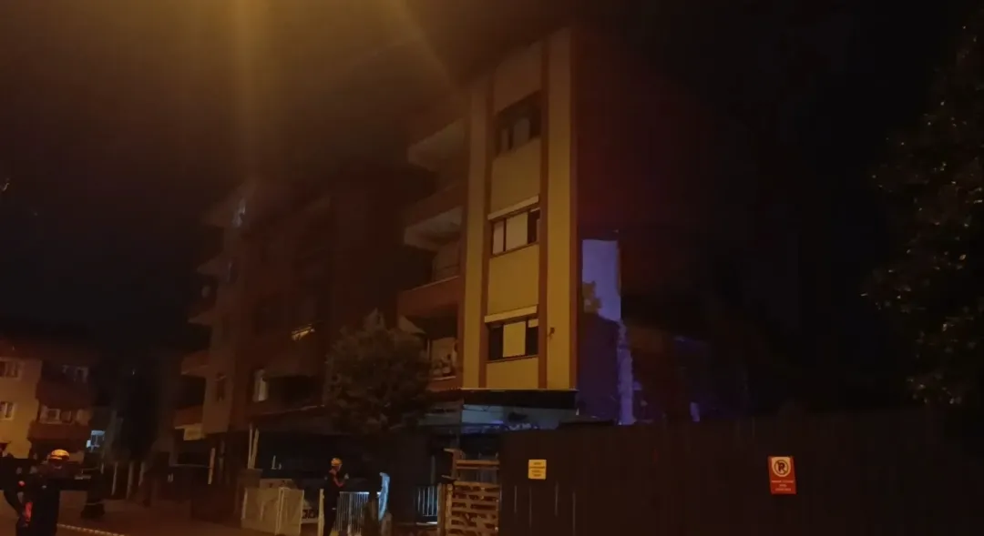 Kocaeli'de sesler sonrası vatandaş sokağa döküldü, bina tahliye edildi