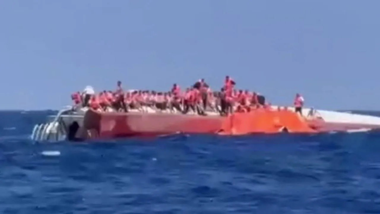 Girne açıklarında 267 kişinin bulunduğu gemi battı: Çok sayıda ölü ve kayıp var