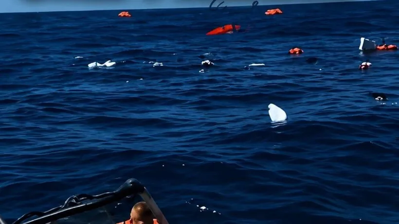 Girne açıklarında 267 kişinin bulunduğu gemi battı: Çok sayıda ölü ve kayıp var