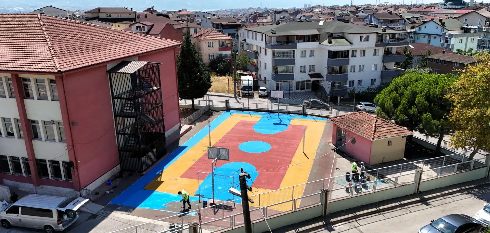 Büyükşehir ile okullar spor alanlarına kavuşuyor