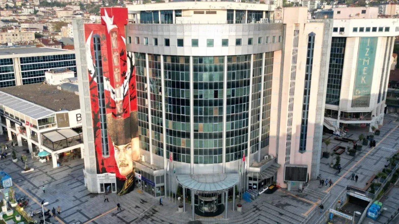 İzmit Belediye Meclisi'nde dengeler değişti: İşte partilerin güncel sandalye sayıları 
