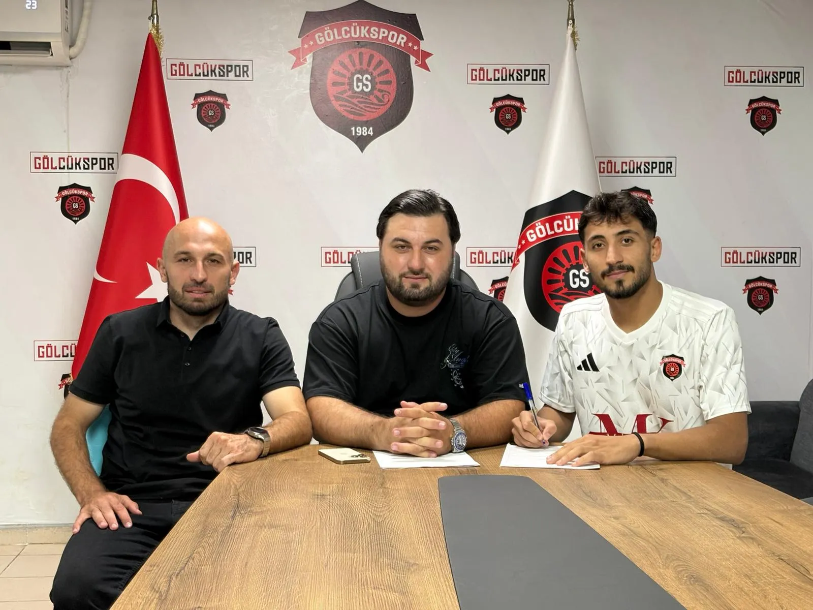 Gölcükspor'dan hücum hattına takviye