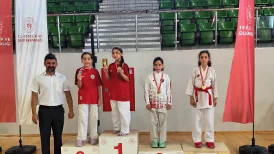 Kocaeli Karate Şampiyonası'nda Körfez Gençlerbirliği fırtınası esti. 20 sporcu ile
