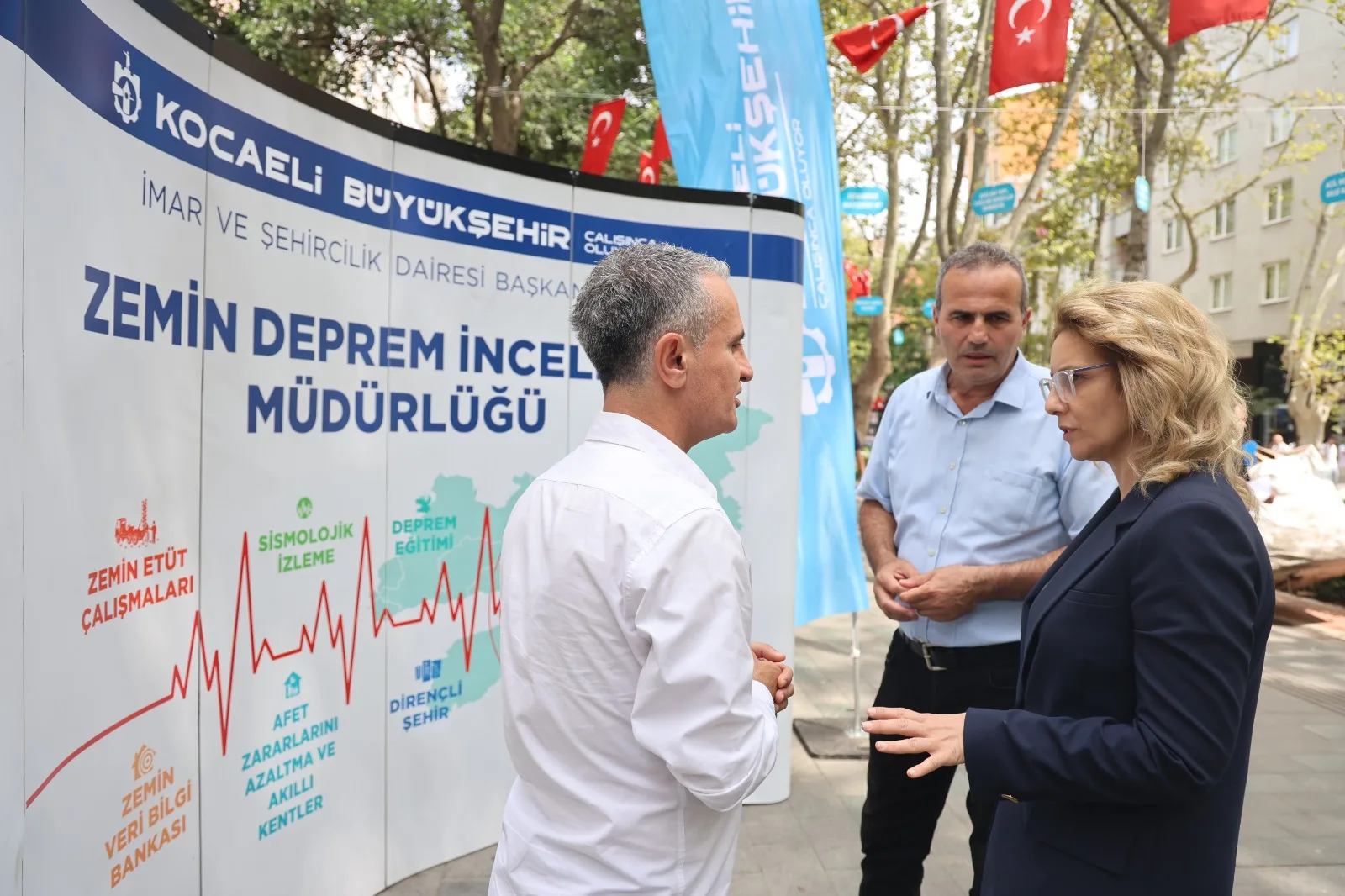 17 Ağustos’un izleri Cumhuriyet Bulvarı’nda