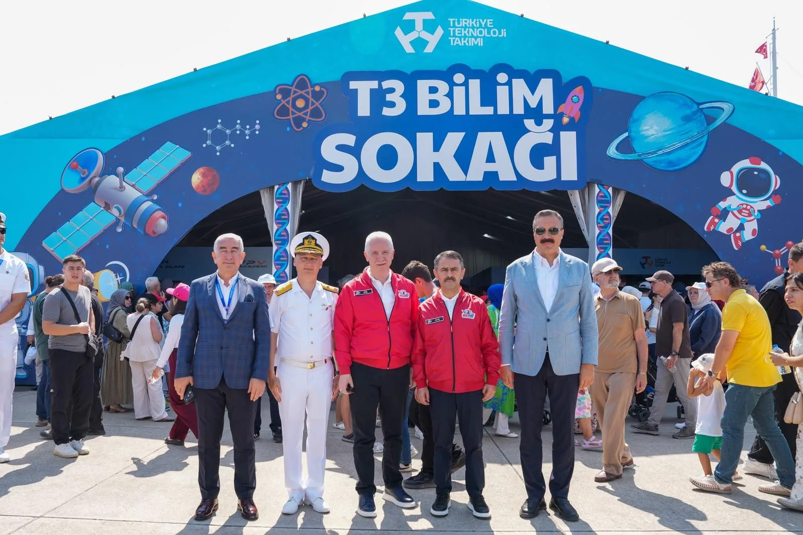Vali İlhami Aktaş ve İstanbul Valisi Davut Gül, TEKNOFEST Mavi Vatan Alanını Ziyaret Ettiler