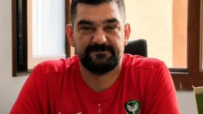 Amedspor tribünlerinin tanınan isimlerinden Azadî Taraftar Grubu lideri Muhittin Kaya