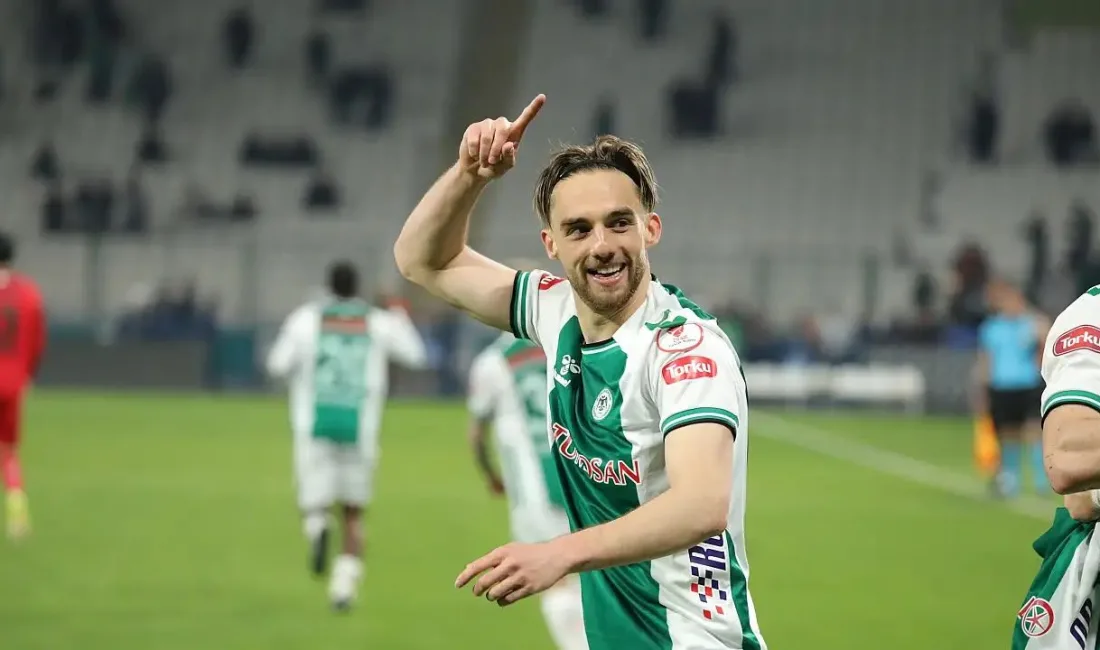 Yeni sezon öncesinde kadro yapılanmasını kararlılıkla sürdüren Kocaelispor, orta saha