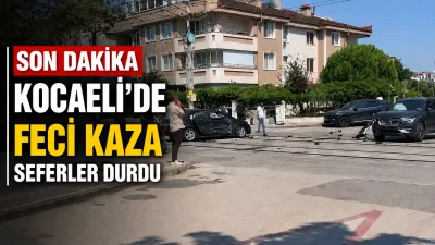 Kocaeli’nin İzmit ilçesinde iki otomobilin çarpışması sonucu meydana gelen trafik