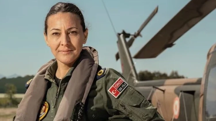YAŞ 2026 kararlarıyla Albay Özlem Karapınar tuğgeneralliğe yükseldi. Karapınar, Türk
