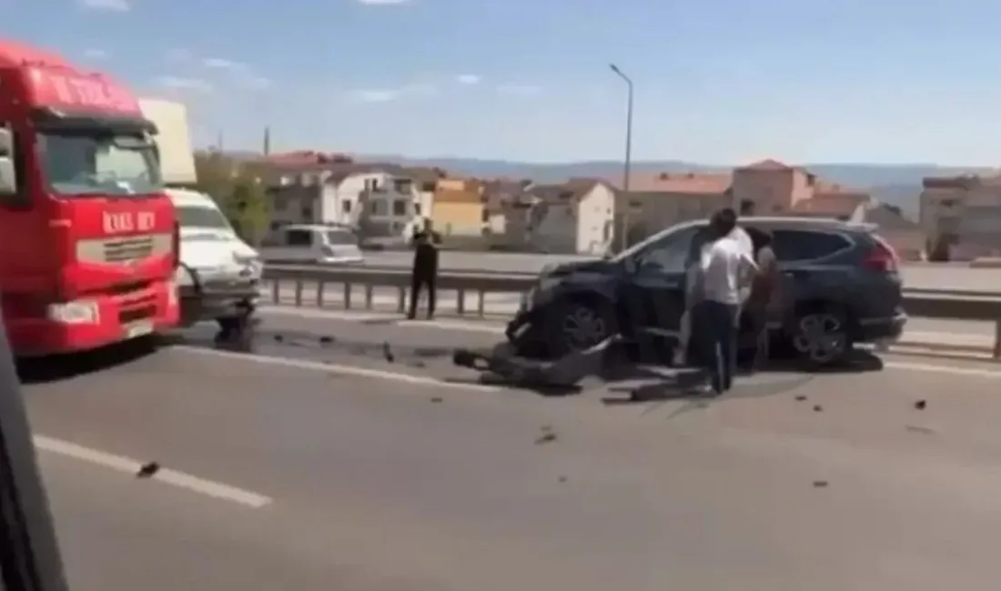 Kocaeli’nin Körfez ilçesinde üç farklı taşıtın birbirine girmesiyle sonuçlanan zincirleme