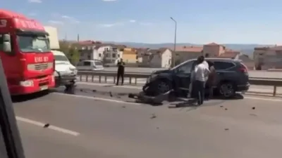 Kocaeli’nin Körfez ilçesinde üç farklı taşıtın birbirine girmesiyle sonuçlanan zincirleme