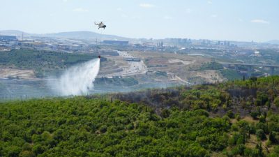 Kocaeli'nin Dilovası ilçesinde çıkan orman yangını helikopter destekli müdahaleyle kontrol
