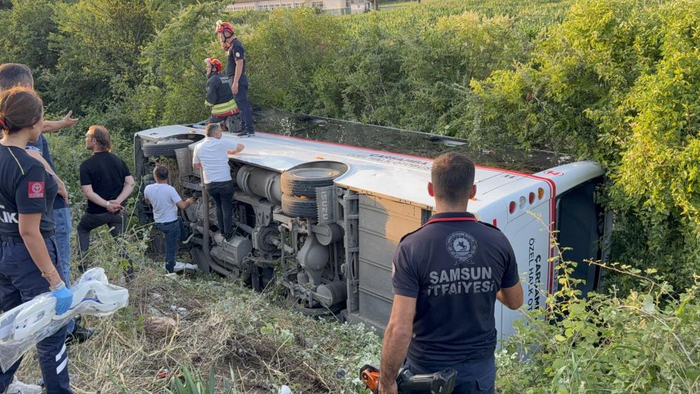Özel halk otobüsü devrildi: Çok sayıda yaralı