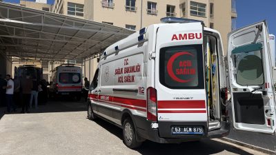 Şanlıurfa’nın Siverek ilçesinde asfalt şantiyesinde görev yapan şantiye şefi, elektrik