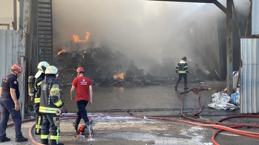Kocaeli'de dumanlar gökyüzünü kapladı! Ekipler seferber oldu