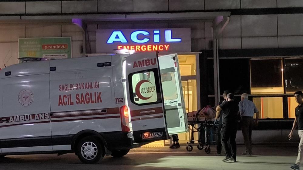 Batman'ın Hasankeyf ilçesinde tünel girişinde iki otomobilin çarpışması sonucu meydana