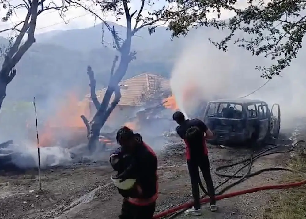Kastamonu'nun Çatalzeytin ilçesine bağlı Güneşler köyünde komşular arasında çıkan tartışma,