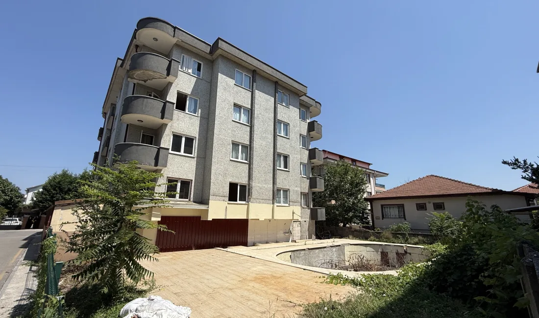 Sakarya'nın Adapazarı ilçesinde 17 Ağustos 1999 Marmara Depremi'nin ardından ağır