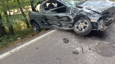 Kocaeli'ye bağlı İzmit ilçesinde, Akmeşe yolu Sapakpınar mevkisinde iki otomobilin