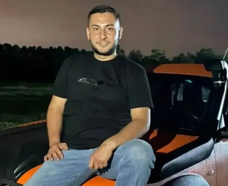 Sakarya’nın Serdivan ilçesinde gece saatlerinde acı bir olay yaşandı. Alkol