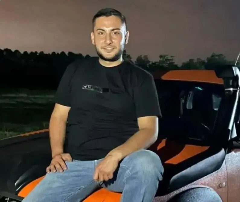 Sakarya’nın Serdivan ilçesinde gece saatlerinde acı bir olay yaşandı. Alkol