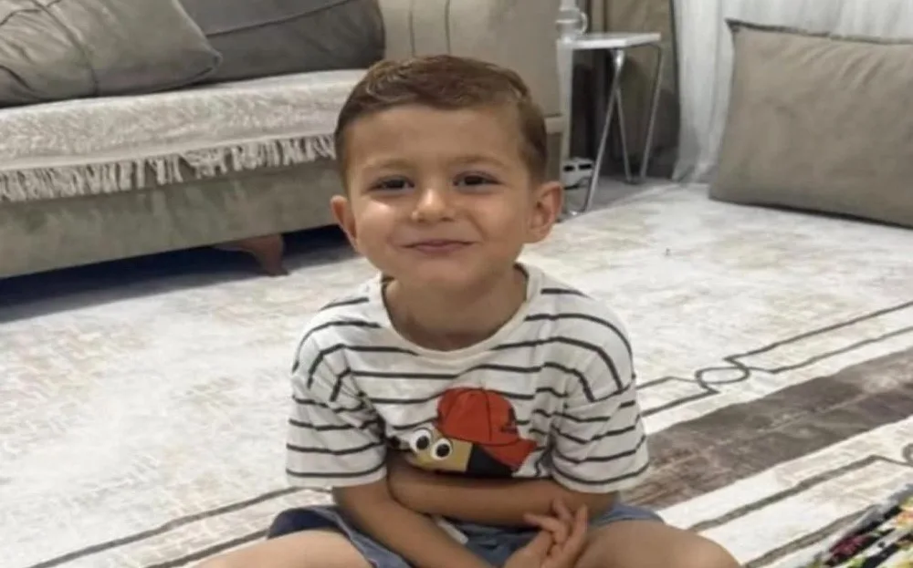 Şırnak’ın Silopi ilçesinde 4 yaşındaki M.T., binanın dışındaki klima ünitesine