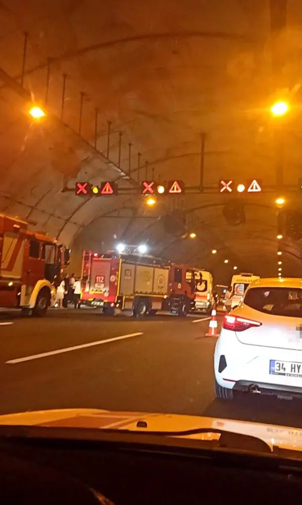 Kuzey Marmara Otoyolu'nun Kocaeli geçişinde meydana gelen feci kazada, kontrolden
