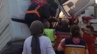 Sakarya'nın Pamukova ilçesinde meydana gelen feci trafik kazası can aldı.