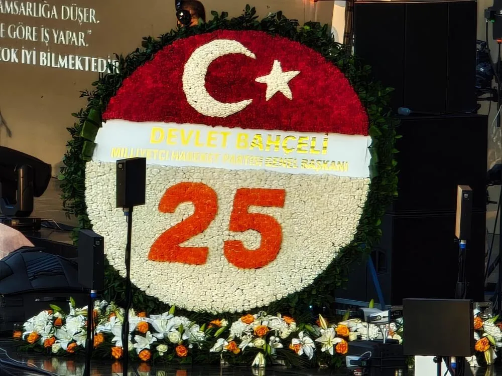 Devlet Bahçeli’den Ak Parti’ye 25. yıl sürprizi