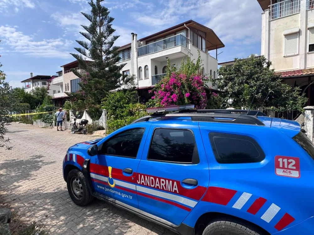 Önce annesini öldürdü ardından kendisini vurdu