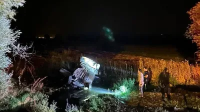 Bitlis’in Güroymak ilçesinde kontrolden çıkarak yol kenarındaki su kanalına yuvarlanan