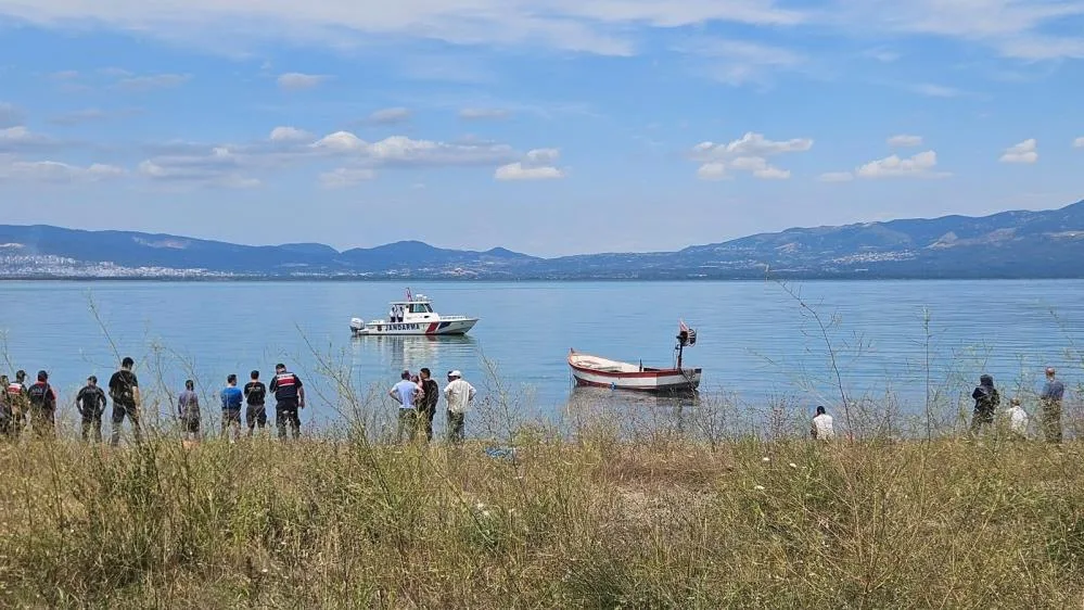 Serinlemek için girdiği gölden cansız bedeni çıktı!