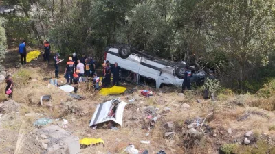 Sivas’ın Suşehri ilçesinde yolcu minibüsünün kontrolden çıkarak şarampole yuvarlanması sonucu