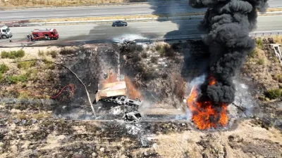 Ankara-Niğde Otoyolu'nda madeni yağ yüklü tırın şarampole devrilmesi sonucu meydana